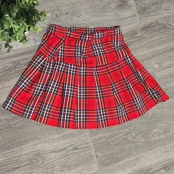 H &M GIRLS Red Plaid Pleated Skirt!!! (RED, GOLD, BLUE, BLACK & WHITE) - Picture 3 of 6